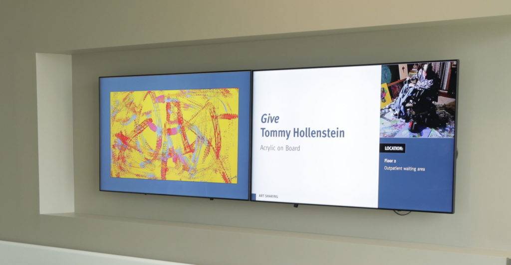 Two-screen display of abstract art, guiding the visitor to the location where the art is displayed